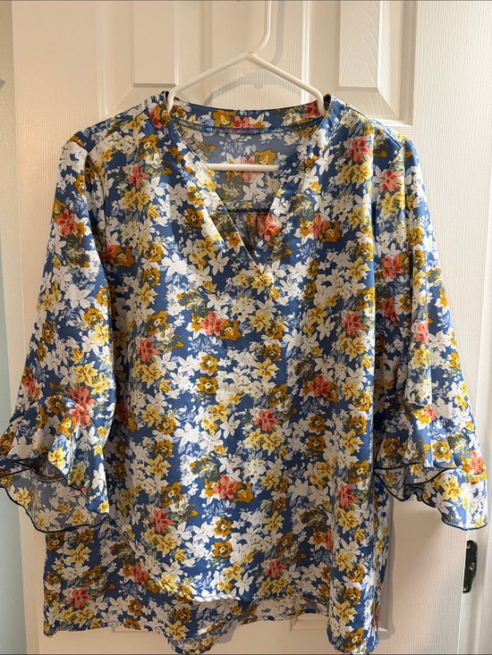 Akewei Tops - Blue Floral V-Neck Tunic Top by